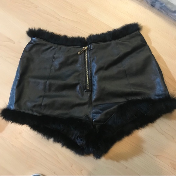 Black leather fur high waisted shorts - Picture 2 of 4
